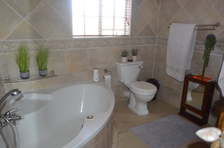 3 Bedroom Property for Sale in Flamwood North West